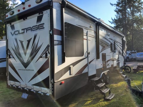 2014 Dutchmen RV Voltage V3200 Towable trailer in Paine Lake Stickney
