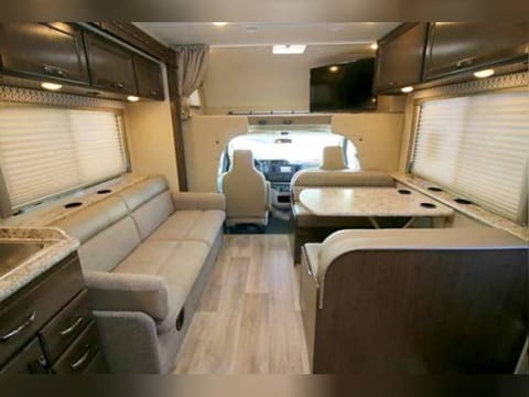 2017 Thor Motor Coach Freedom Elite 30FE Drivable vehicle in Wisconsin