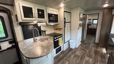 Cougar Luxury Family Bunkhouse Towable trailer in American Fork