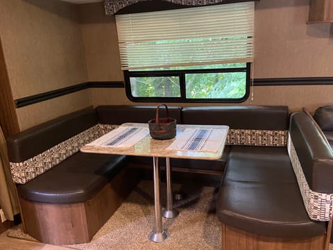 Beautiful stationary RV at an attractive place! Towable trailer in Rocky Top