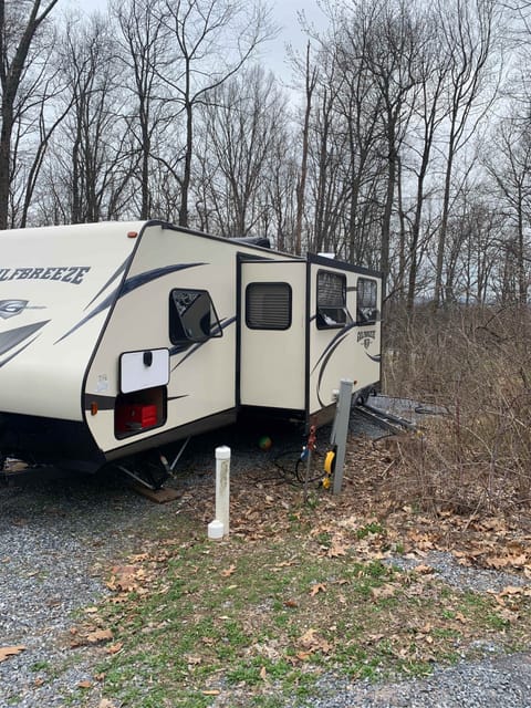 2018 Gulf Stream RV Gulf Breeze Special Edition Series 28BBS Ziehbarer Anhänger in Ephrata