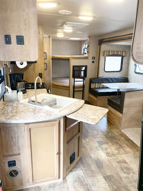 2018 Gulf Stream RV Gulf Breeze Special Edition Series 28BBS Ziehbarer Anhänger in Ephrata