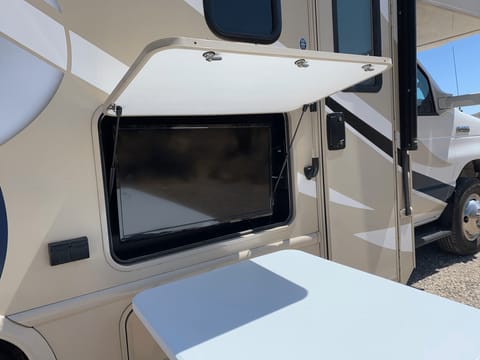 2017 THOR MOTOR FOUR WINDS 22 FEET Véhicule routier in Paradise