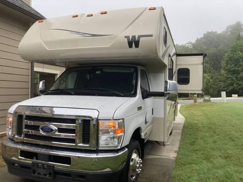 2020 Winnebago Minnie Winnie 22M Drivable vehicle in Spenard