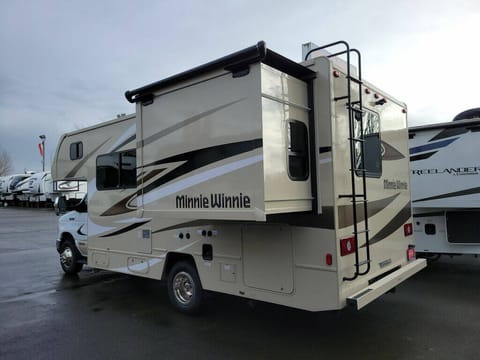 2020 Winnebago Minnie Winnie 22M Drivable vehicle in Spenard