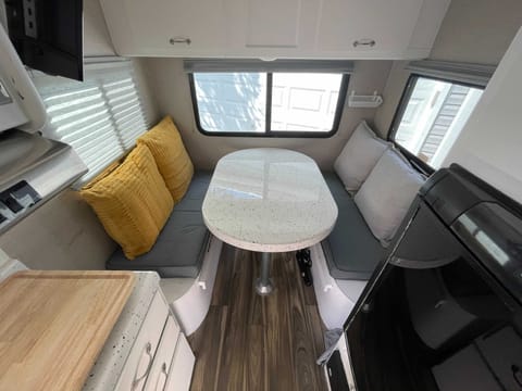 2019 TravelLite Falcon F-Lite 19BH Towable trailer in Lombard