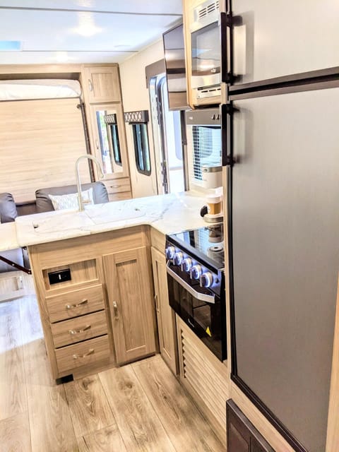 BRAND NEW 2021 Coachmen Freedom Express Ultra Lite Towable trailer in Lake Lewisville