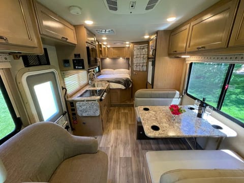 “Baby Yoda” 2019 Thor Motor Coach Four Winds 23U Drivable vehicle in Chantilly