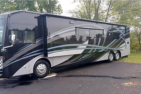 2016 Thor Motor Coach Tuscany 44MT Drivable vehicle in Oak Hill