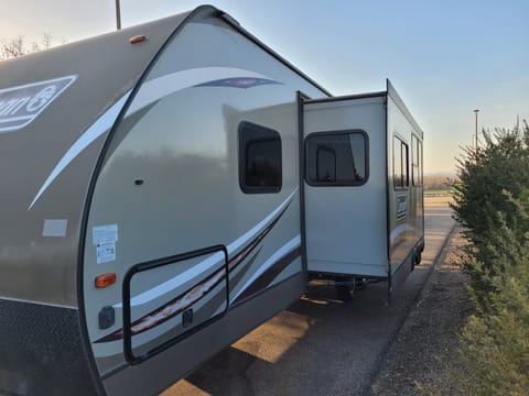 2017 Dutchmen Coleman Lantern LT Series Towable trailer in Carson City