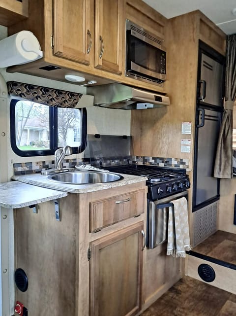 2018 Gulf Stream RV Conquest-  Easy Peasy 5 STAR Drivable vehicle in Oakbrook Terrace