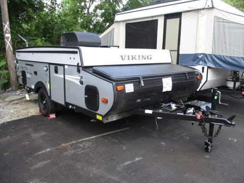 2020 21' Viking Epic Series 2108ST, A/C, toilet Towable trailer in Allentown
