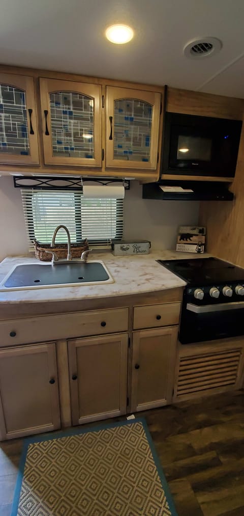 2019 Coachmen RV Freedom Express Ultra Lite 292BHDS Towable trailer in Manchester
