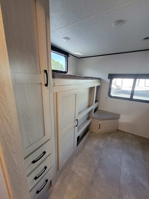 Murrieta 2021 Coachmen RV Apex Ultra-Lite 300BHS Towable trailer in Wildomar