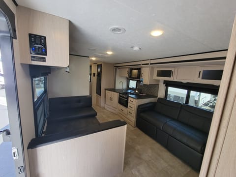 Murrieta 2021 Coachmen RV Apex Ultra-Lite 300BHS Towable trailer in Wildomar