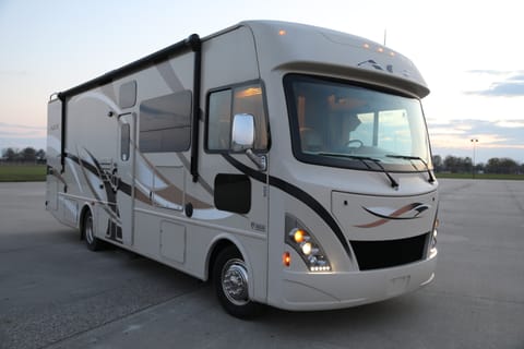 2017 Thor Motor Coach ACE 31.1 Drivable vehicle in Westfield