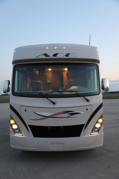 2017 Thor Motor Coach ACE 31.1 Drivable vehicle in Westfield