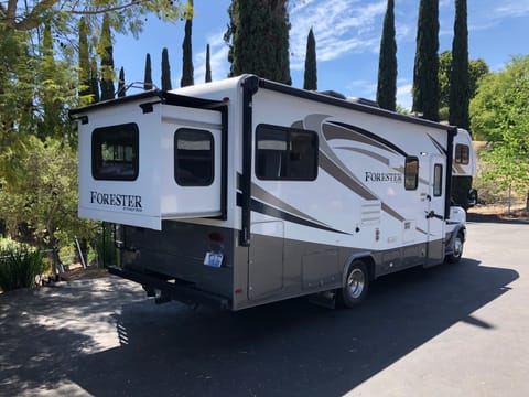 2018 Deluxe Forest River Forester 2501TS - "Sadie" Vehículo funcional in Fallbrook
