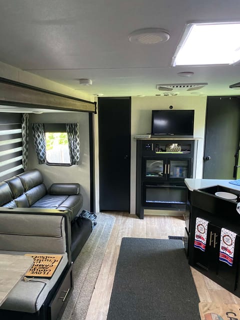 2021 Forest River Cherokee Black Label 294BH Towable trailer in Rochester