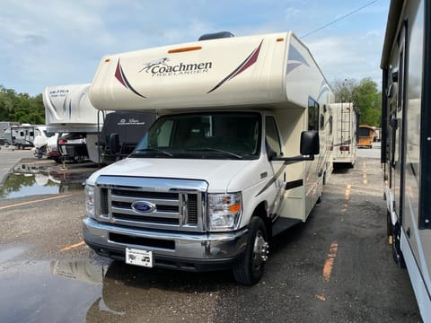 Coachmen 2019 RV Freelander 27QB Ford 350 Drivable vehicle in Clermont