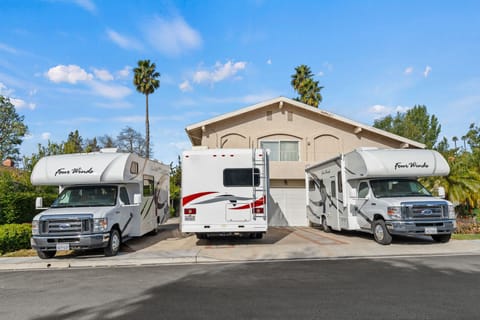 2019 Thor Four Winds 23U S2 Drivable vehicle in North Tustin