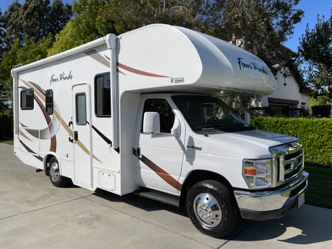 2019 Thor Four Winds 23U S2 Drivable vehicle in North Tustin