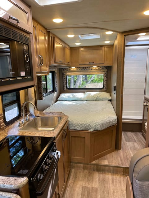 2019 Thor Four Winds 23U S2 Véhicule routier in North Tustin