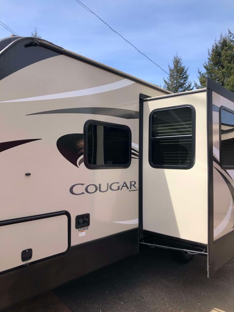 2019 Keystone RV Cougar Half-Ton Series 22RBSWE Towable trailer in Coos Bay