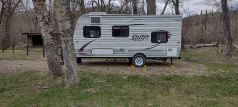 Easy towing Jayco Jay Flight Swift Towable trailer in Minot