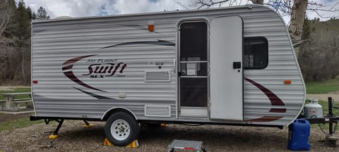 Easy towing Jayco Jay Flight Swift Towable trailer in Minot