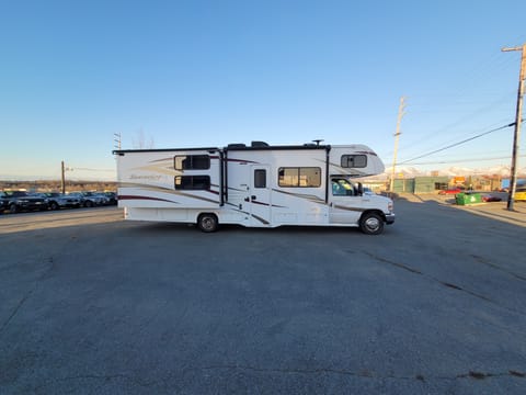 JANICE-2018 Forest River Sunseeker Bunkhouse Drivable vehicle in Anchorage