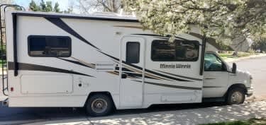 2017 Winnebago Minnie Winnie-clean & fun, sleeps 6 Drivable vehicle in Boulder