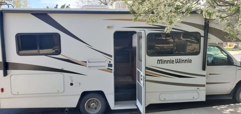2017 Winnebago Minnie Winnie-clean & fun, sleeps 6 Vehículo funcional in Boulder