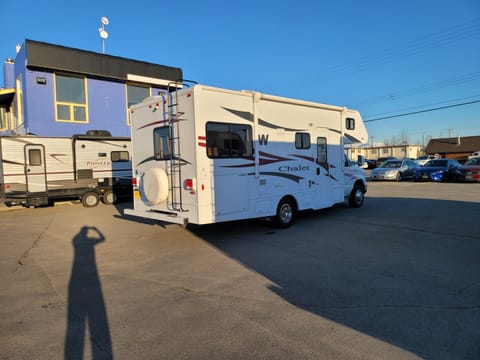 HECKLES - 2013 Winnebago Chalet Series M-24VR Drivable vehicle in Anchorage