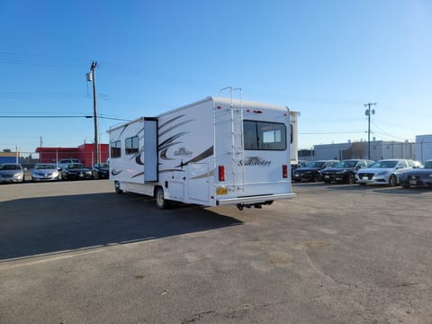 GUNTHER - 2015 Forest River Sunseeker Drivable vehicle in Anchorage