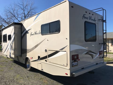 2018 Thor Motor Coach Four Winds 30D Bunkhouse Drivable vehicle in Fairfield