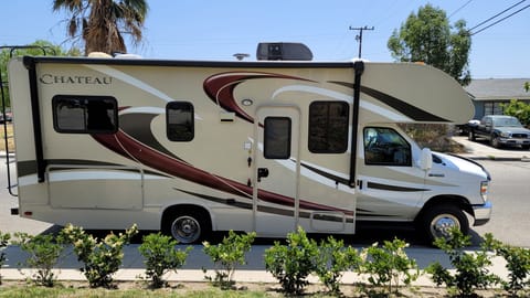 2016 Thor Motor Coach Chateau 23U Drivable vehicle in Simi Valley