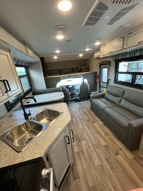 BRAND NEW 2022 Jayco Redhawk 31F bunkhouse Drivable vehicle in Bozeman