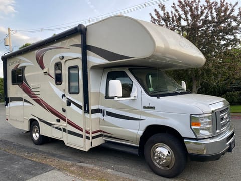 2016 Thor Motor Coach Chateau 22E Drivable vehicle in Salem