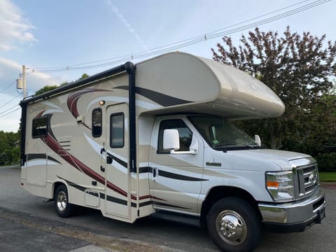 2016 Thor Motor Coach Chateau 22E Drivable vehicle in Salem