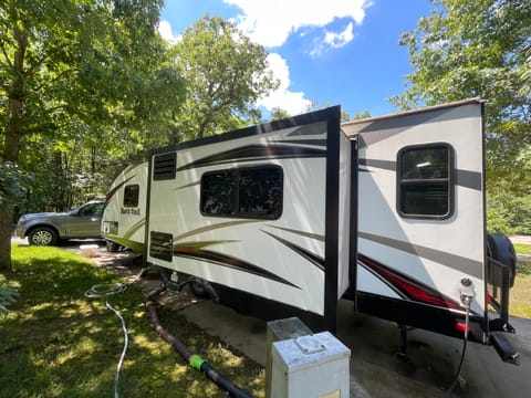 Pet Friendly 26’ RV! Towable trailer in Glen Burnie