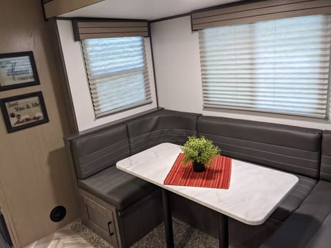 2021 Shadow Cruiser 225RBS Towable trailer in Lake Dallas