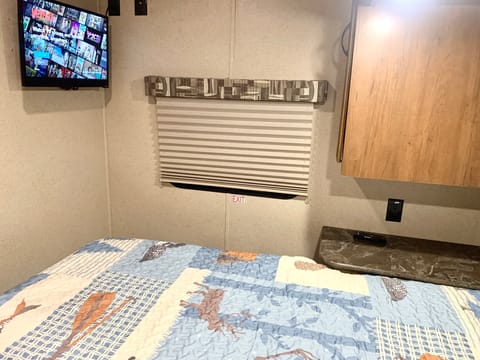 Get Out of Town!  2016 Jayco Jay Flight SLX 264BHW Towable trailer in Schertz