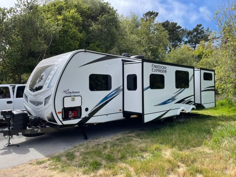 2021 Coachmen RV Freedom Express Liberty Edition 310BHDS Remorque tractable in Gilroy