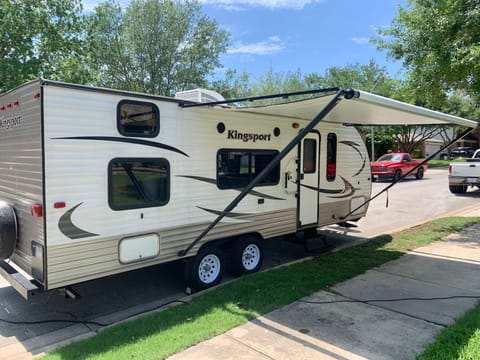 Get Out of Town! 2015 Gulf Stream Kingsport 248BH Towable trailer in Schertz