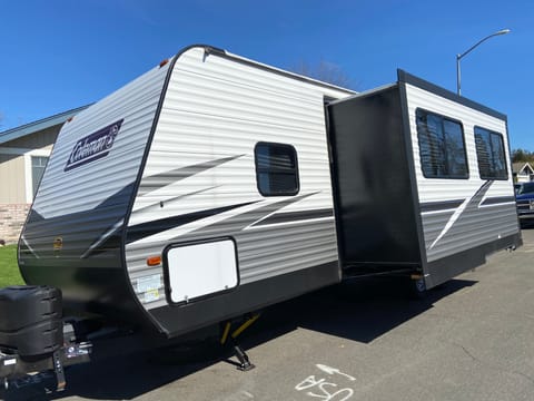 Family Friendly Camper Rental Towable trailer in Rohnert Park