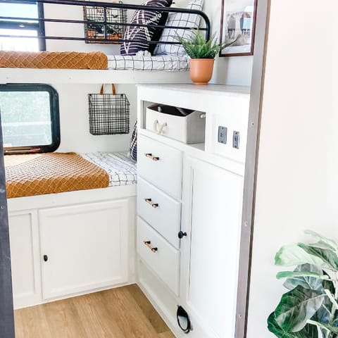 THE CRUISING CASITA : Fully Renovated Boho Glamper Trailer rebocável in East Ridge