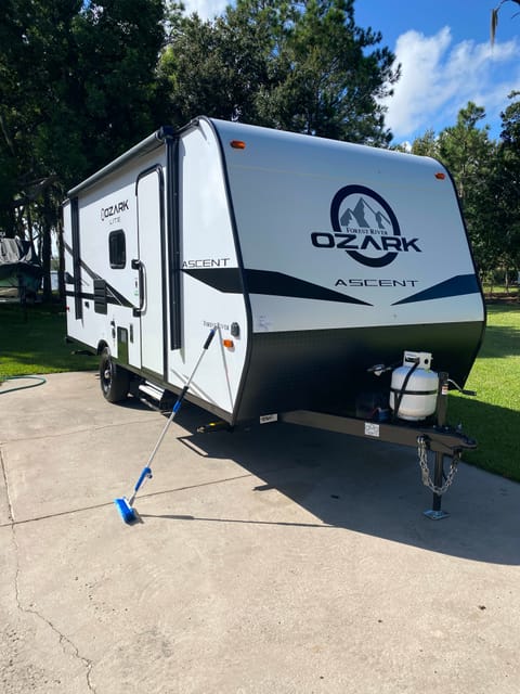 2021 Ozark 1650BH Amazingly Cute and Spacious Towable trailer in Auburndale