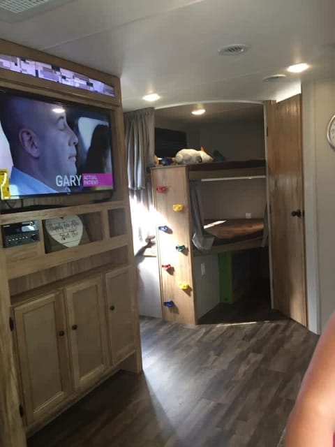 2018 Coachmen RV Freedom Express UltraLite 287BHDS Towable trailer in Everett
