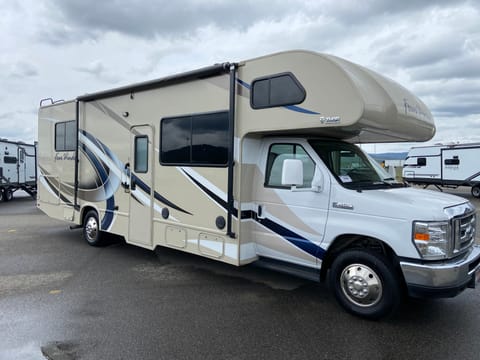 Looks Brand New! RV Rental Lifetime Experience Drivable vehicle in Spokane Valley
